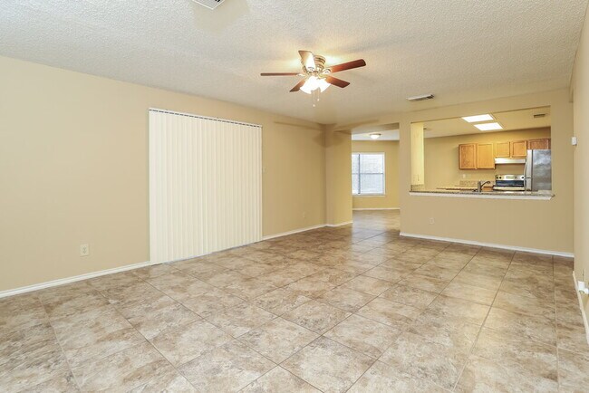8031 Chestnut Bluff Dr in Converse, TX - Building Photo - Building Photo