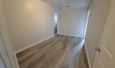 5459 Old Thomasville Rd in Archdale, NC - Foto de edificio - Building Photo