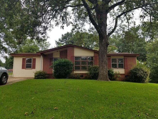 5530 18th St E in Tuscaloosa, AL - Building Photo - Building Photo