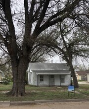 208 E L St in McCook, NE - Building Photo - Building Photo