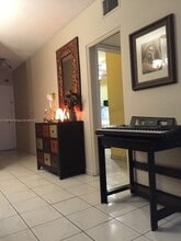 19000 NE 3rd Ct in Miami, FL - Building Photo - Building Photo