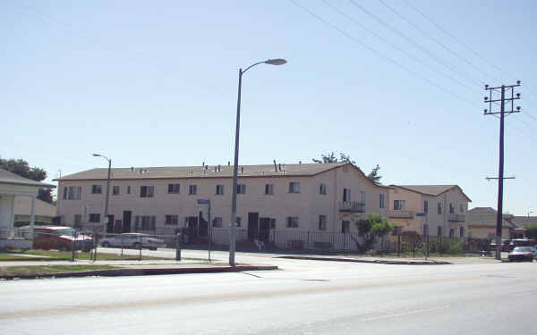 5604 Compton Ave in Los Angeles, CA - Building Photo