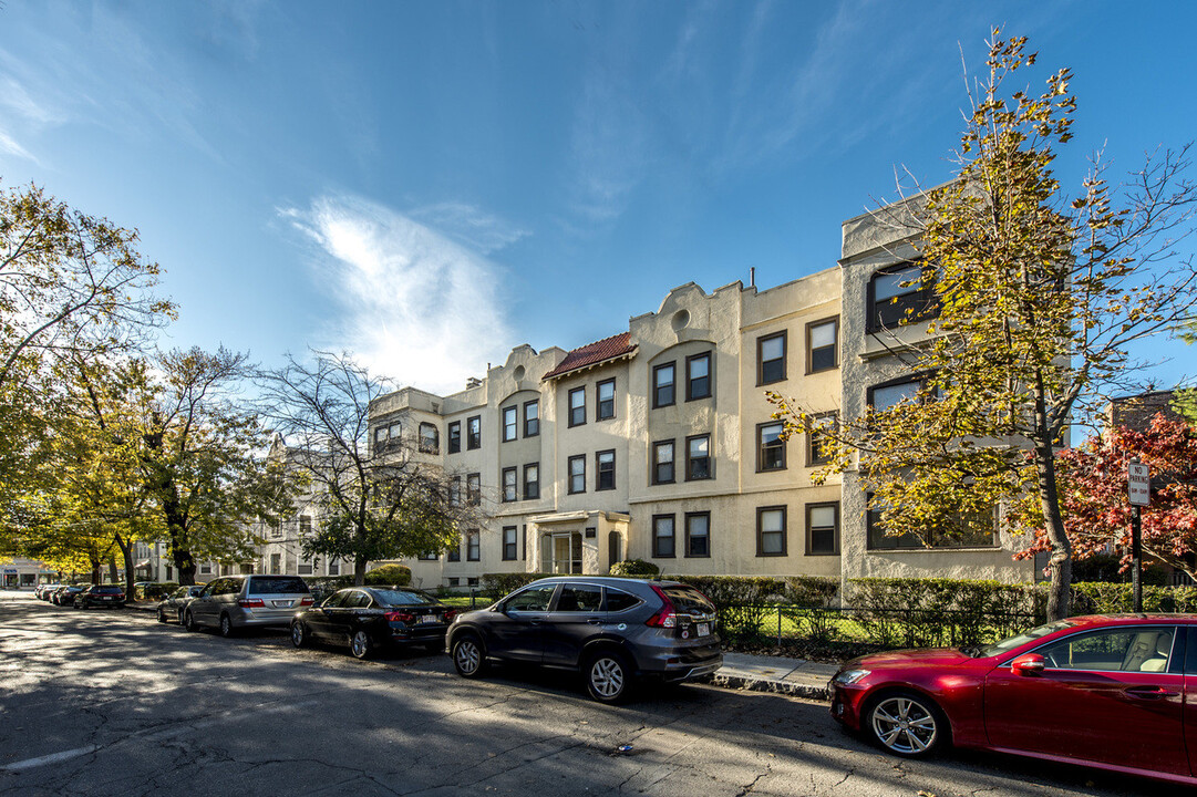 19 Hamilton Rd, Unit 1 in Brookline, MA - Building Photo