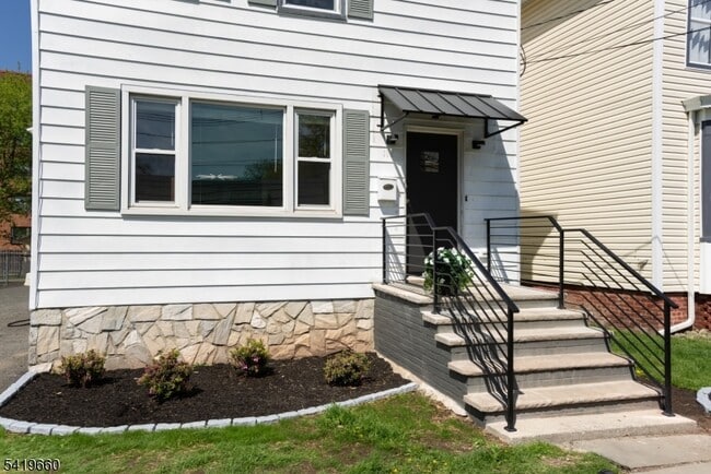 108 Thomas St in Bloomfield, NJ - Building Photo - Building Photo