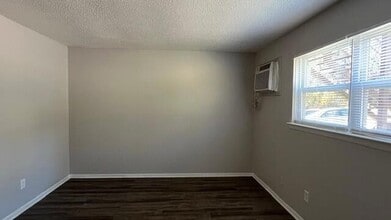 210 Hendricks Blvd in Chattanooga, TN - Foto de edificio - Building Photo