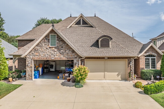 Glengary Cottages in Springfield, MO - Building Photo - Building Photo