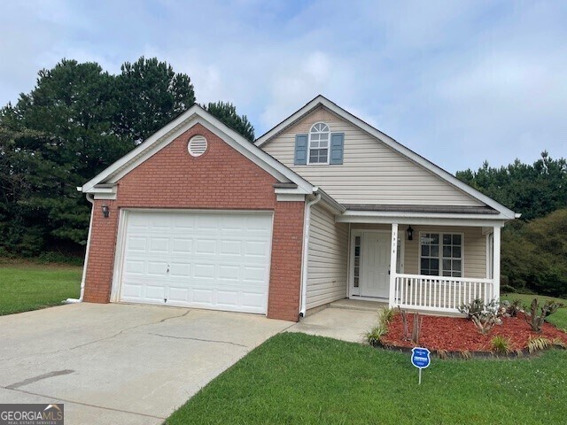 7910 Four Oaks Ct in Union City, GA - Building Photo