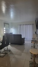 120 Royal Palm Rd in Hialeah, FL - Building Photo - Building Photo