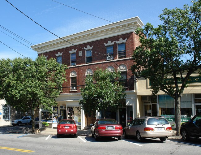 49-51 Main St in Irvington, NY - Foto de edificio - Building Photo