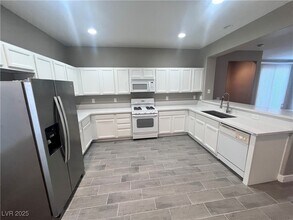 7136 Crescentville Ave in Las Vegas, NV - Building Photo - Building Photo