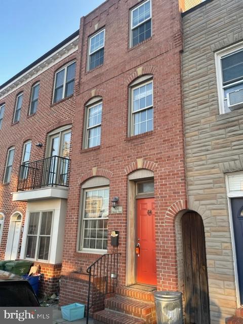 property at 924 S Robinson St