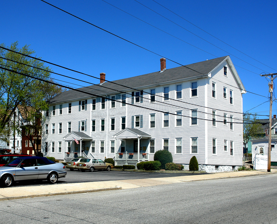 456 Privilege St in Woonsocket, RI - Building Photo