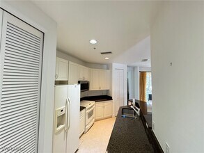 1380 Sweetwater Cove in Naples, FL - Foto de edificio - Building Photo