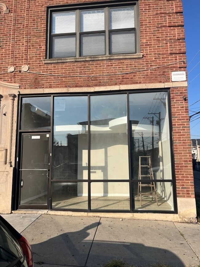 2744 N Laramie Ave in Chicago, IL - Building Photo - Building Photo