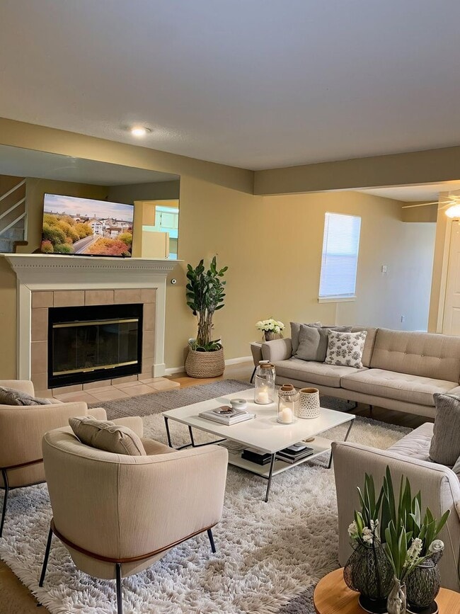 4620D NE Whispering Winds Dr in Lee's Summit, MO - Building Photo - Building Photo
