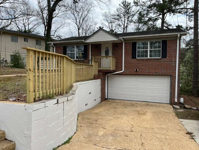 1308 Woodfall Dr in Birmingham, AL - Foto de edificio - Building Photo