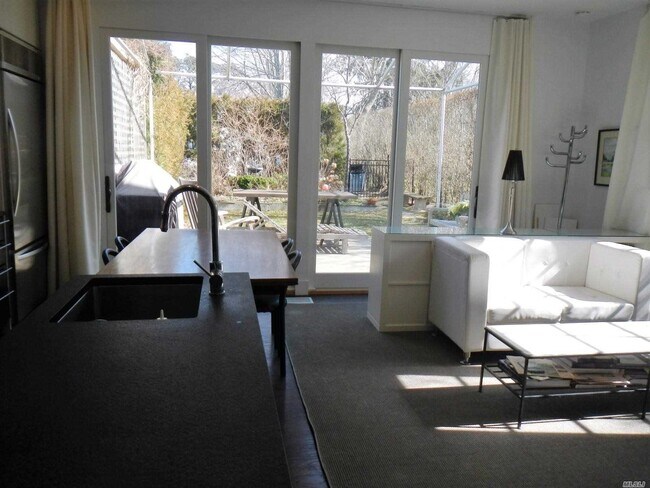 124 Jessup Ave in Quogue, NY - Building Photo - Building Photo