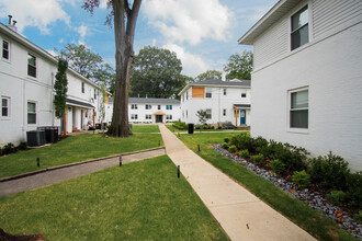 Hollywood Square in Memphis, TN - Foto de edificio - Building Photo