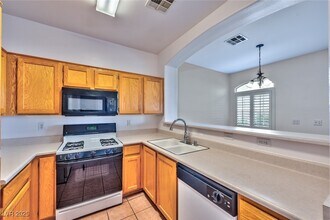 1348 Dusty Creek St in Las Vegas, NV - Building Photo - Building Photo