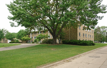 Essex Green in Bloomington, MN - Foto de edificio - Building Photo