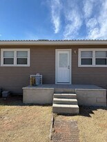 1209 E Snyder St in Hobbs, NM - Building Photo