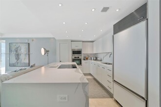 6899 Collins Ave in Miami Beach, FL - Building Photo - Building Photo