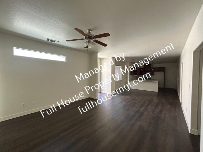 1921 W Roby Ave in Porterville, CA - Building Photo - Building Photo