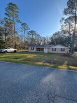 14 Sara Forest Dr in Saraland, AL - Building Photo