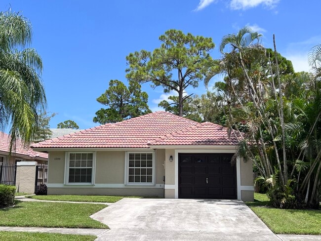 property at 1598 Hawthorne Pl