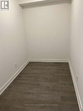 705 Davis Dr in Newmarket, ON - Building Photo - Building Photo