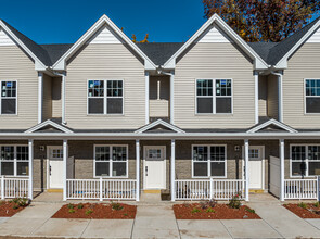 Apex Townhomes in Manchester, CT - Foto de edificio - Building Photo