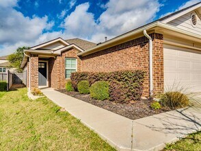 136 Dunlin Ln in Leander, TX - Building Photo - Building Photo