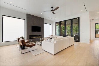 2504 Bluffview Dr in Austin, TX - Building Photo - Building Photo