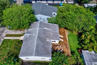 565 NW 49th St in Miami, FL - Building Photo - Building Photo