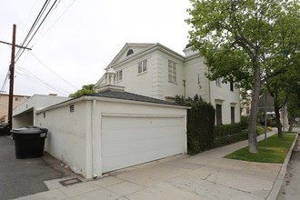 9225 Charleville Blvd in Beverly Hills, CA - Building Photo - Building Photo