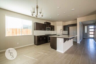 4152 Sussex Ave in Clovis, CA - Building Photo - Building Photo