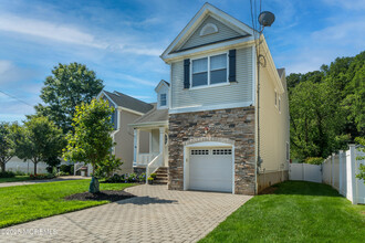 343 Shore Dr in Highlands, NJ - Building Photo - Building Photo
