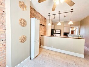 1793 Beacon St, Unit 5 in Brookline, MA - Building Photo - Building Photo