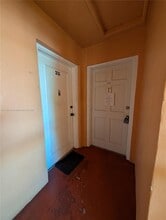 19080 NE 3rd Ct in Miami, FL - Foto de edificio - Building Photo