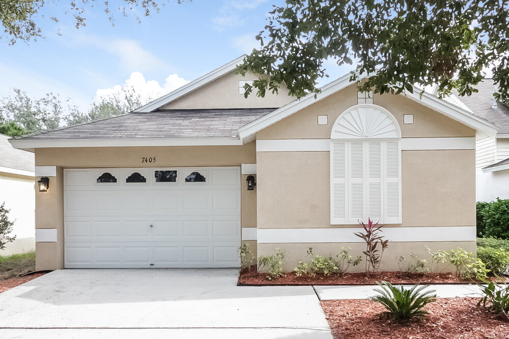 7405 Oxford Garden Cir in Apollo Beach, FL - Building Photo