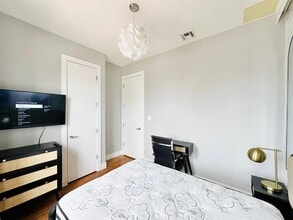 Furnished room/NOT APARTMENT, Unit 5 in Brooklyn, NY - Building Photo - Building Photo