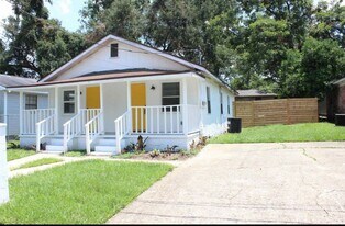 2141 Poppy St in Tallahassee, FL - Building Photo
