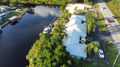 26645 County Rd 561 in Tavares, FL - Foto de edificio - Building Photo