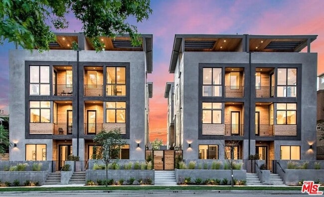 4429 Tujunga Ave in Los Angeles, CA - Foto de edificio - Building Photo