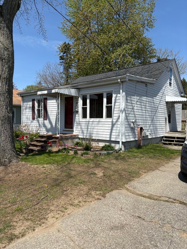 29 Bray Ave in Milford, CT - Foto de edificio - Building Photo