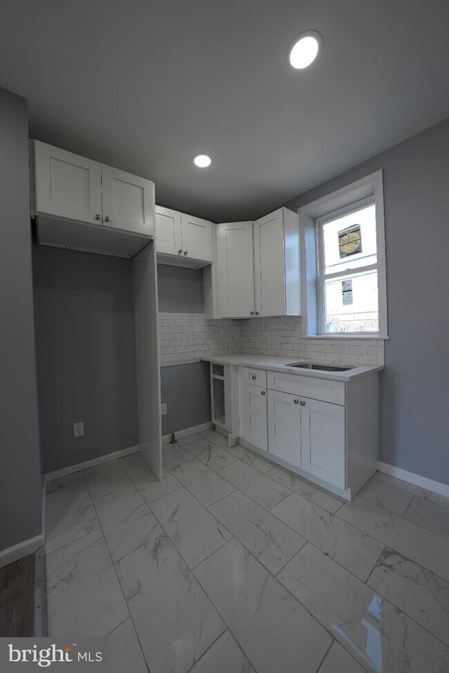 2665 N Douglas St photo'