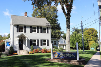 530 New London Turnpike in Glastonbury, CT - Building Photo - Building Photo