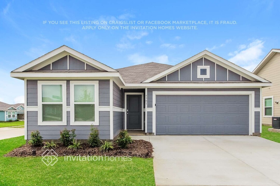 4901 Ivory Knl Rd in Fort Worth, TX - Foto de edificio