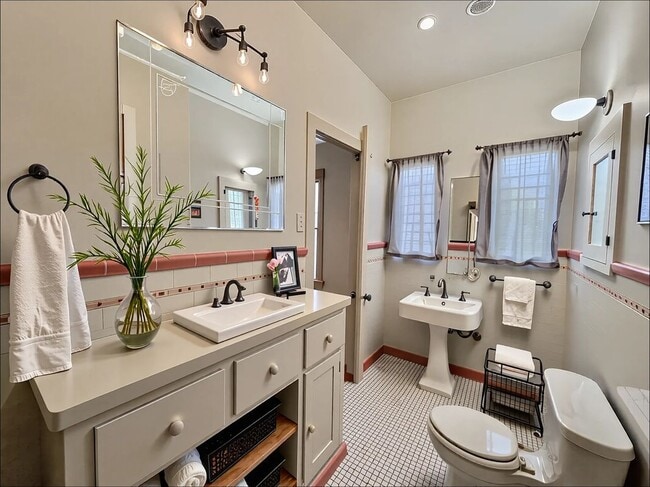 145 N Sycamore Ave in Los Angeles, CA - Building Photo - Building Photo