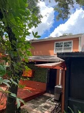 9477 Forest Hills Pl in Tampa, FL - Foto de edificio - Building Photo